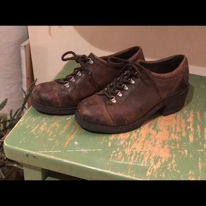 Nine West laced up brown shoes